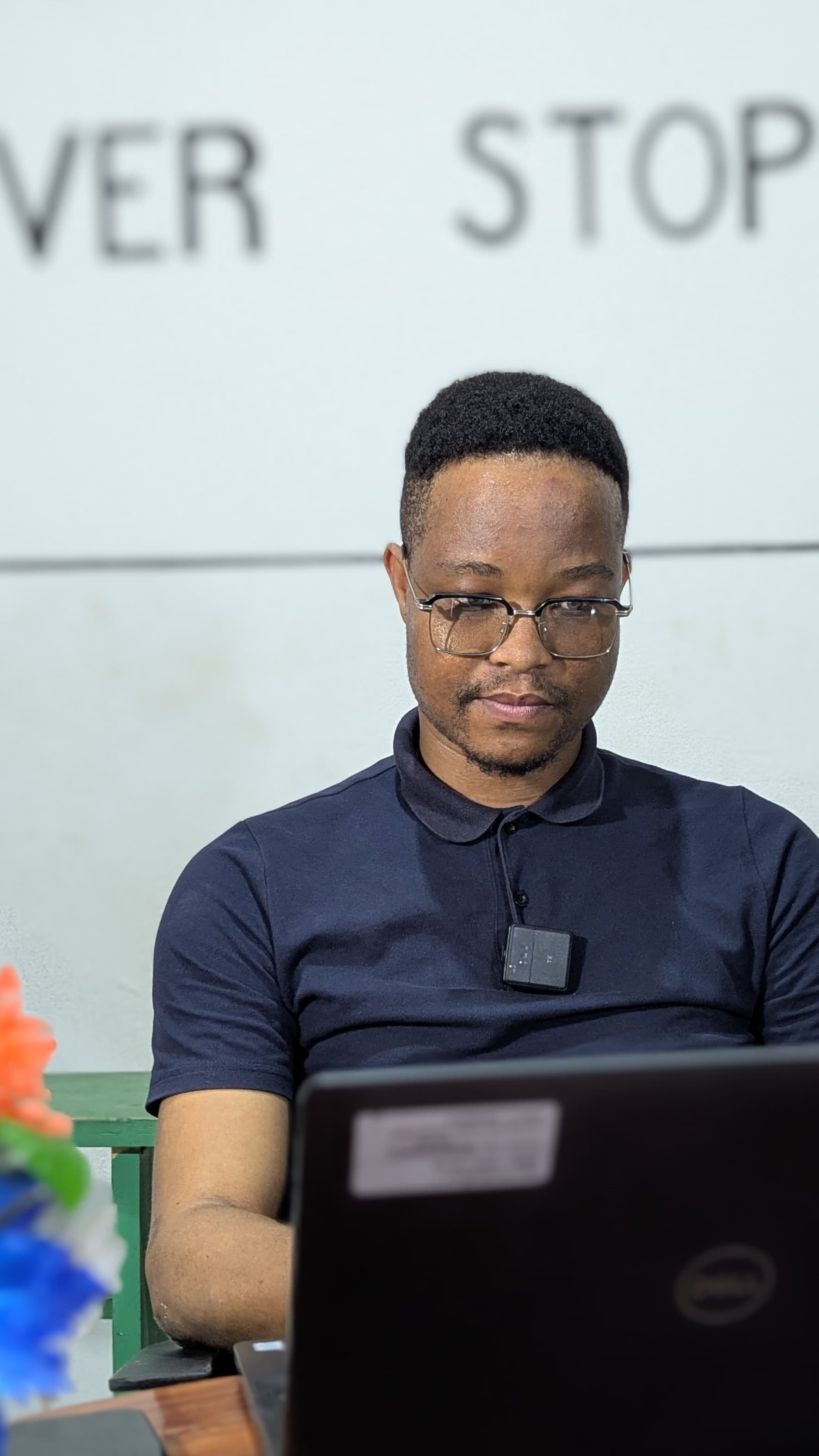 Portrait detaille de Enolla Elie Fritz Delangue